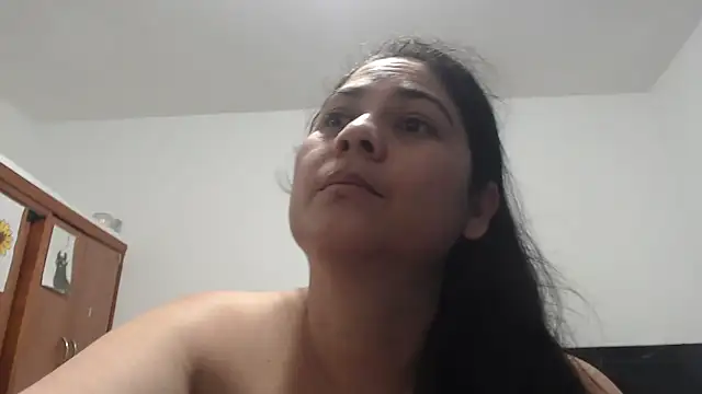 ihan_zara Adlı Modelin Canlı XXX Sohbeti