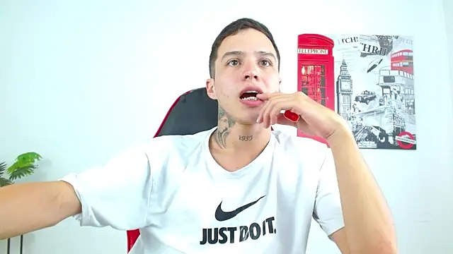 Cumandres18 élő XXX-chatje