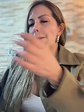 _Abril-Office1: διαδικτυακό σόου στην κάμερα