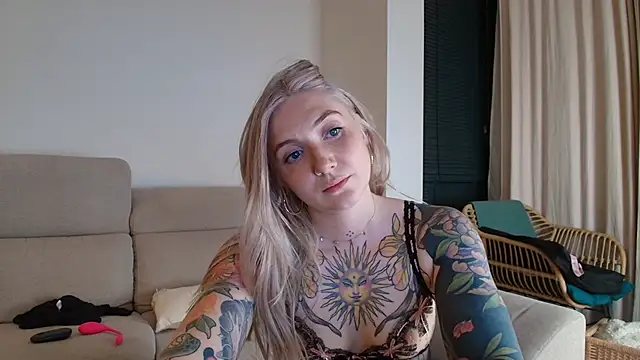 tattoobbgirl's Live XXX Chat