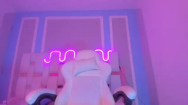 MilkWhore1's Webcam Show