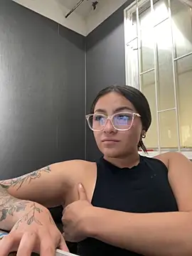 Alyha_Cortes' Live XXX Chat