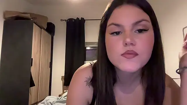 kiaraaaa75's Webcam Show