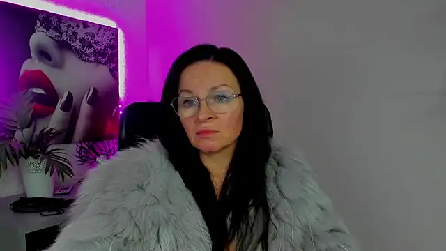 Chatroom XXX en direct de HelenLuxx