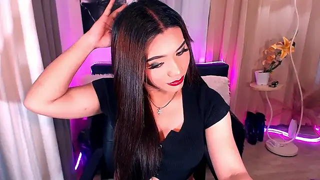 HeavenlyHugeCock's Webcam Show