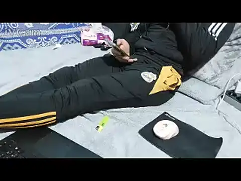 yazin19's Live XXX Chat