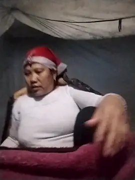 Linhcutex élő XXX-chatje