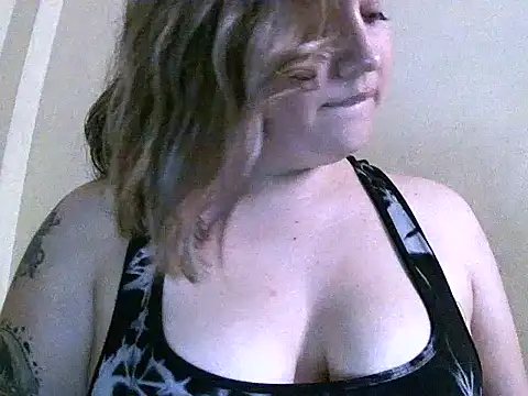 Chatroom XXX en direct de EMY_BAM