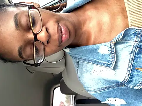 Jasmine_FullsShine Adlı Modelin Canlı XXX Sohbeti