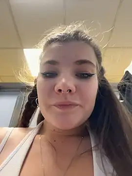 Holy_Tereza 即時 XXX 聊天