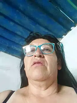 clarita_01: διαδικτυακό σόου στην κάμερα