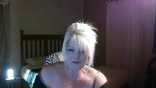 Chatroom XXX en direct de Miahotmilf