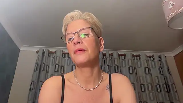 JennyHazel1 élő XXX-chatje