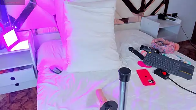 Онлайн чат XXX CintiaVega