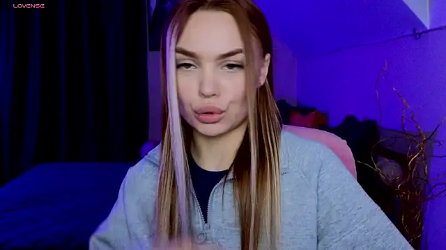 KitsyMoore's Live XXX Chat