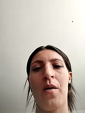 tina2204 Adlı Modelin Canlı XXX Sohbeti