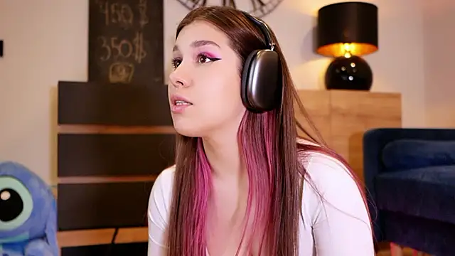 BellaBlush03's Webcam Show