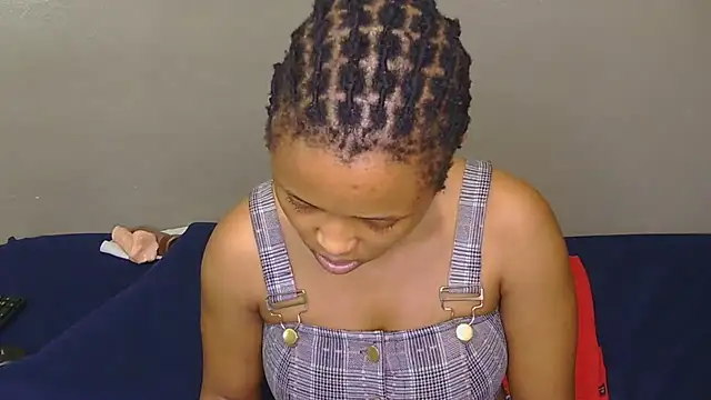 Serafynn Chat XXX live