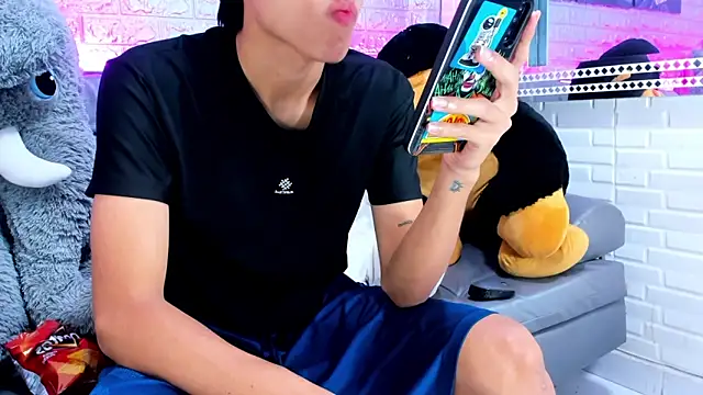 Evans_Robinson's Live XXX Chat