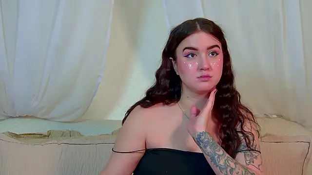 ChristinaMilton   现场XXX聊天