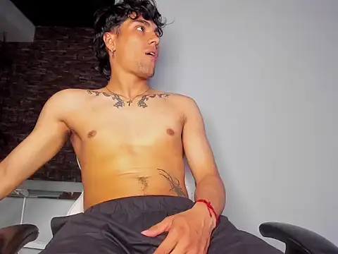 MattFiore: вебкам-шоу