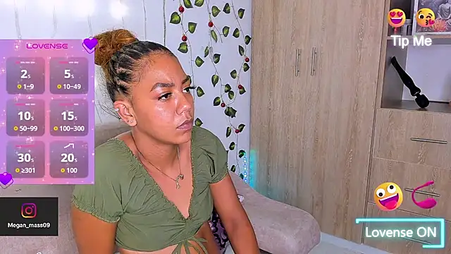 AdairaWealth Adlı Modelin Canlı XXX Sohbeti