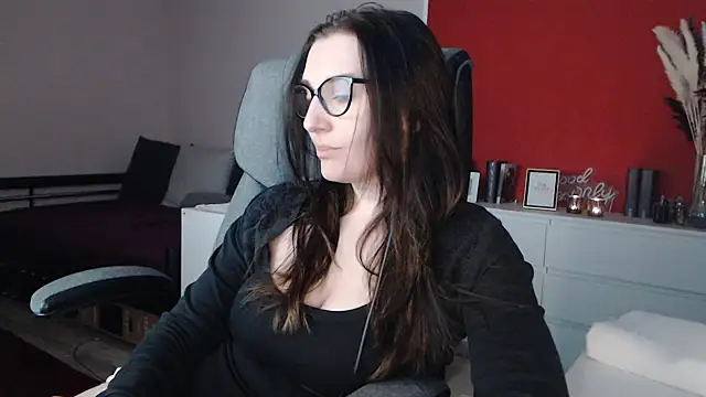 Alina_Lamour Adlı Modelin Canlı XXX Sohbeti