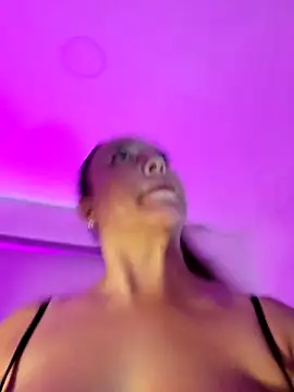 VickyHoult élő XXX-chatje