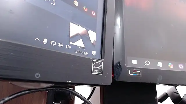 emiliaa_hot's Live XXX Chat