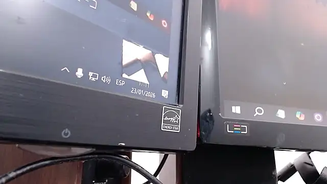 emiliaa_hot 现场XXX聊天