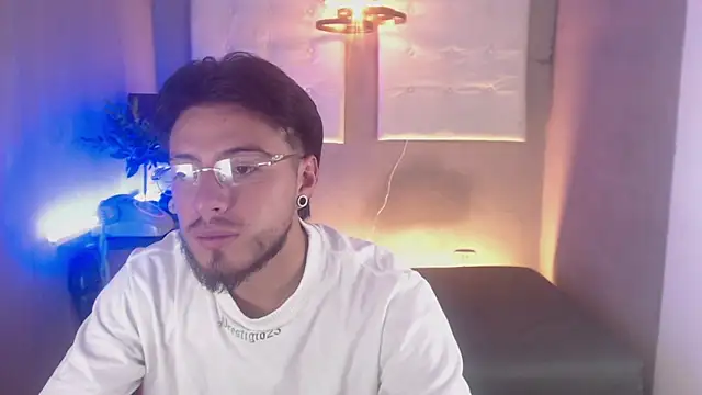 vision_jh's Live XXX Chat