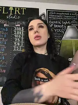 Онлайн чат XXX MaeveMoon