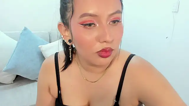 XXX chat uživo modela RavenPeachy