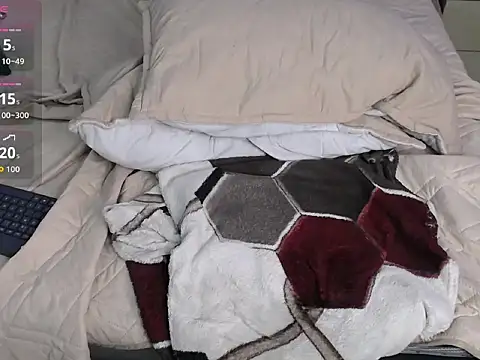 Онлайн чат XXX karolinee_66_