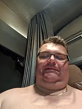 TataursのライブXXXチャット