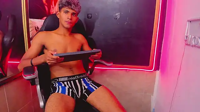 Axelgreyder Adlı Modelin Web Kamerası Şovu