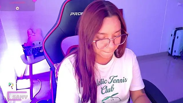 Show modela samantha_tattu na web-kameri