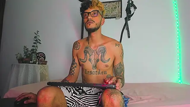 dex_55 Adlı Modelin Canlı XXX Sohbeti