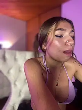 Isabella18_pink 即時 XXX 聊天