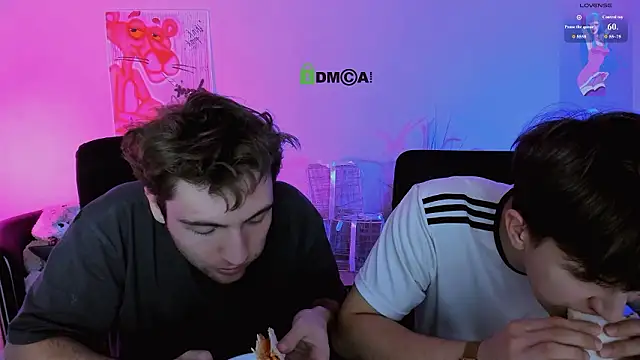 Chat XXX en directo de travis_wolf_