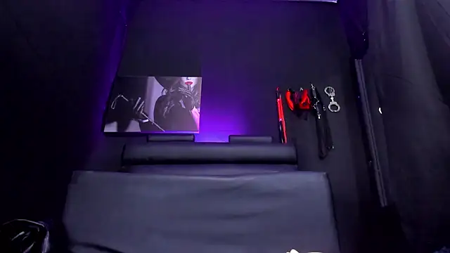 AprilStoness' Live XXX Chat