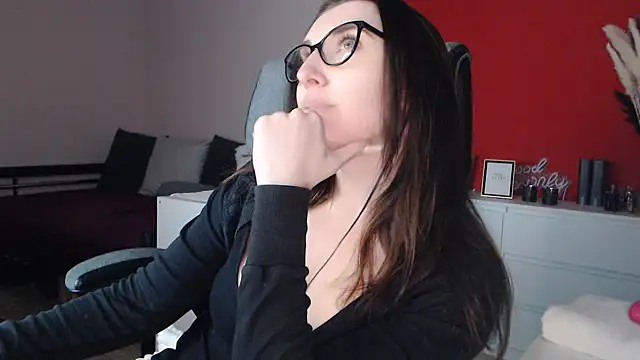 Alina_Lamour 即時 XXX 聊天