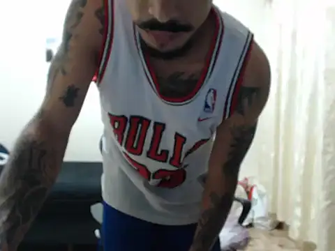 Chat XXX Live emiliano_hottt