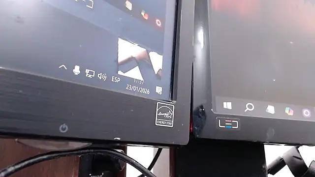 emiliaa_hot's Live XXX Chat