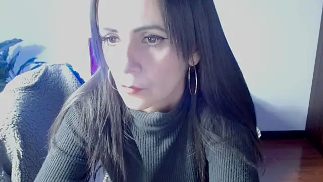 Juliana__lx Adlı Modelin Canlı XXX Sohbeti