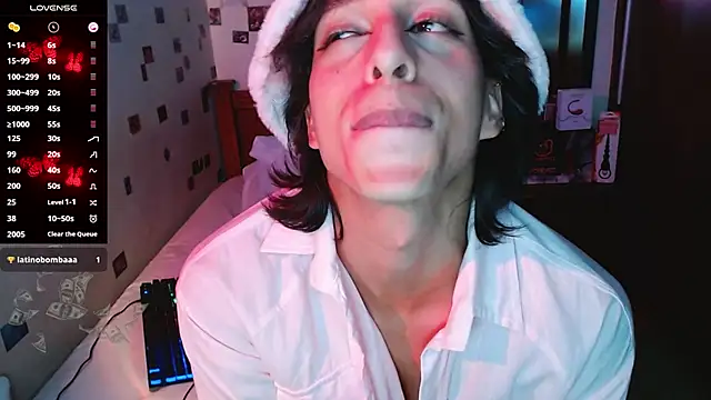 DannyPhantom555 Adlı Modelin Canlı XXX Sohbeti