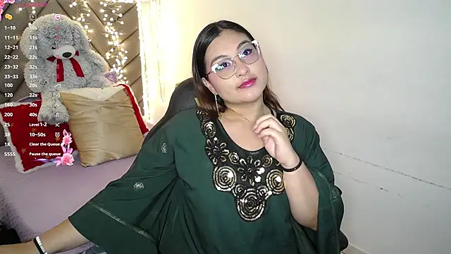 heluejamil's Live XXX Chat