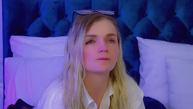 AnnyRaii: απευθείας συνομιλία ΧΧΧ