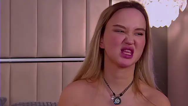 JuliaHotter's Live XXX Chat