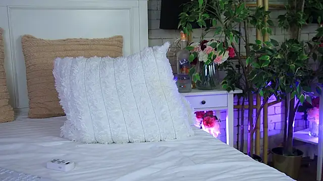 EmillyBronte Adlı Modelin Canlı XXX Sohbeti